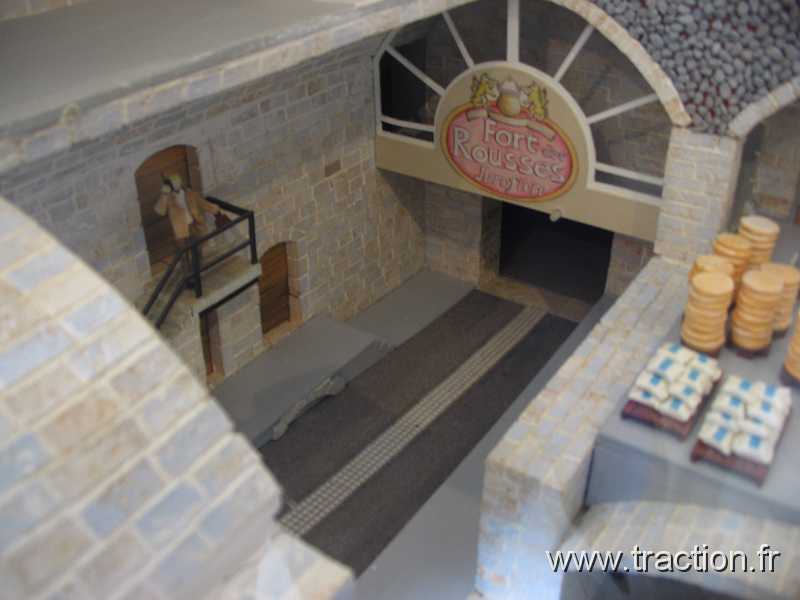 2011_CVAAM_35ans_8_Fort_des_Rousses (19).JPG - 35 Ans du CVAAM, sortie dans le Doubs et le Jura, du 26 Avril au 1er Mai 2011, Le Fort des Rousses, caves d'affinage Juraflore